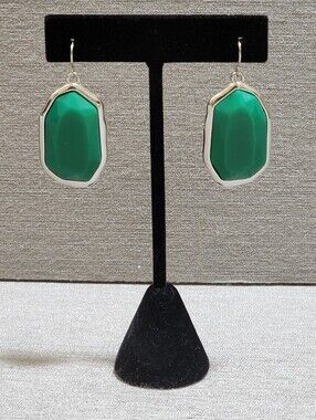 DANGLE EARRINGS EMERALD GREEN AND SILVER PREMIER DESIGNS NWOT